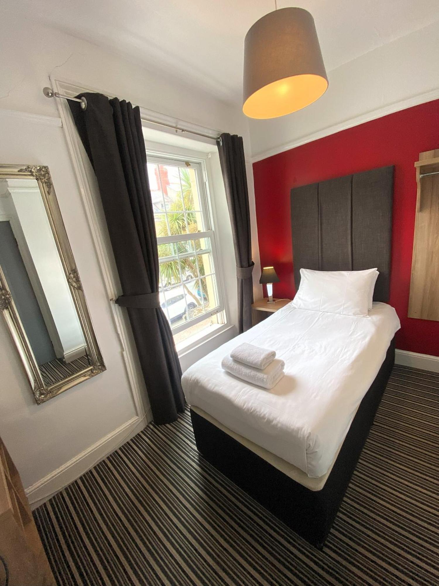 The Post House, 3*